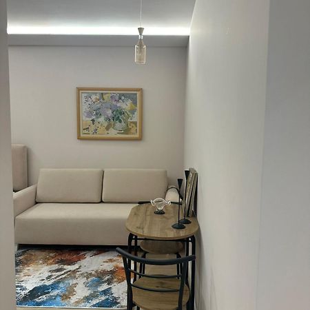 Home To Go Studio Apartament Tirana Esterno foto
