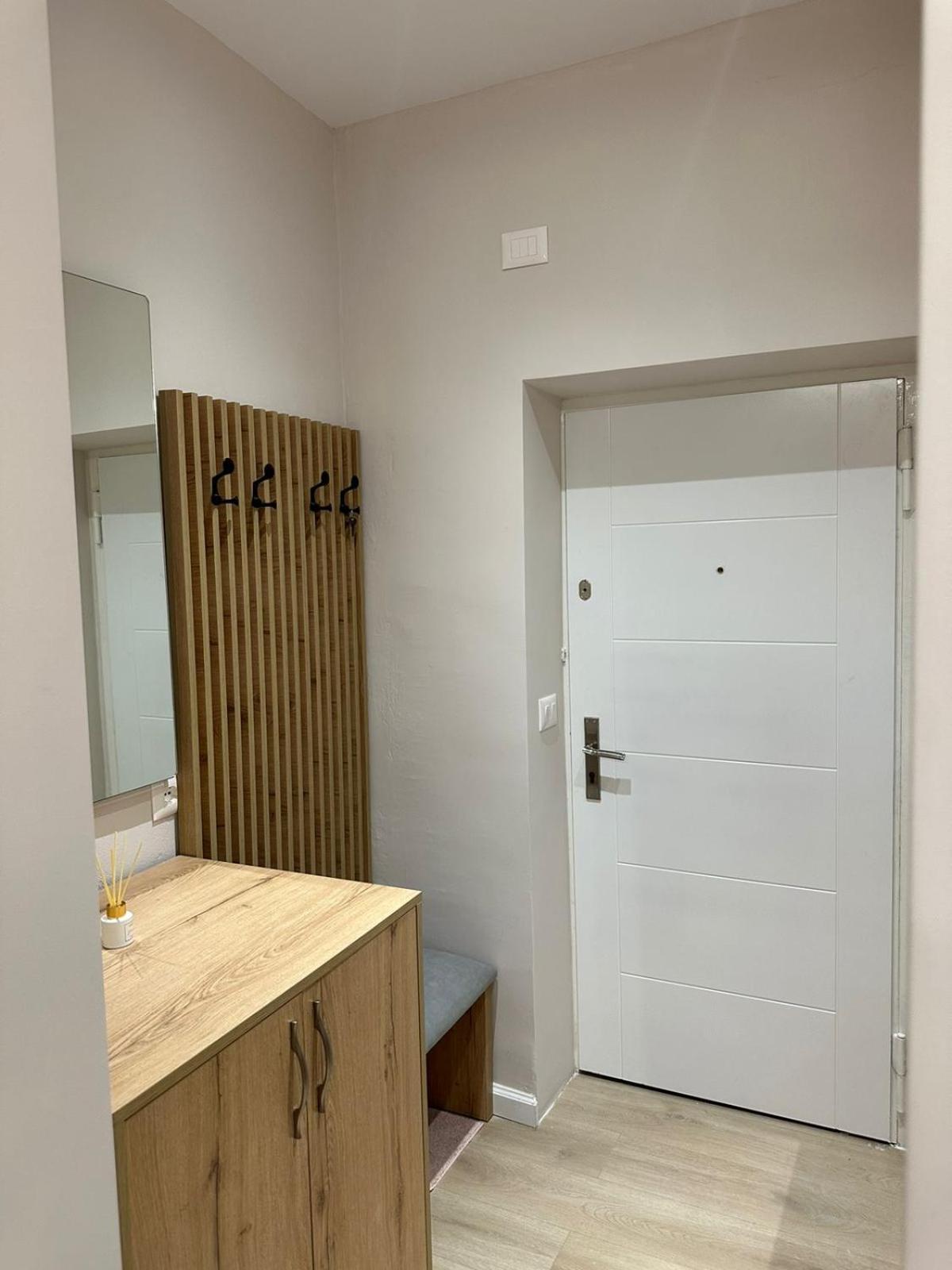 Home To Go Studio Apartament Tirana Esterno foto